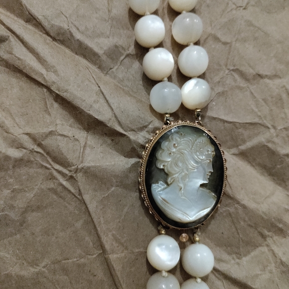 Cameo Pendant Necklace Vintage Mother of Pearl Polished Bead Double strand - Picture 3 of 14
